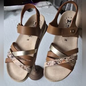 Mephisto Strappy Halinka Sandals with Gold Accent Air Flex Boho Prairie Hippie
